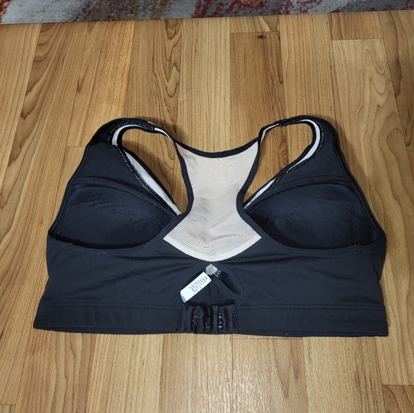 Victoria secret “x very sexy sport ” sports bra in monochrome 34C Black - Picture 5 of 9